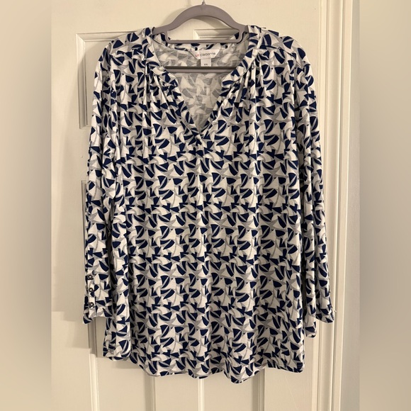 Liz Claiborne Tops - Liz Claiborne Navy and White Geometric Blouse NWT